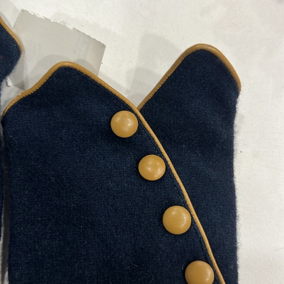 NWT ladies gloves with button detail, dark navy - Picture 3 of 6